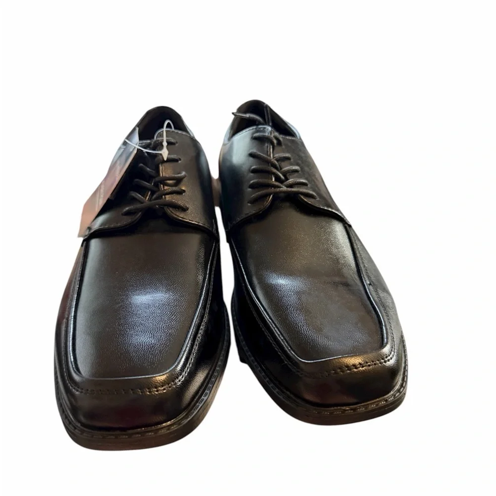 NWT Van Huesen men’s size 9.5 lace Oxfords memory foam black